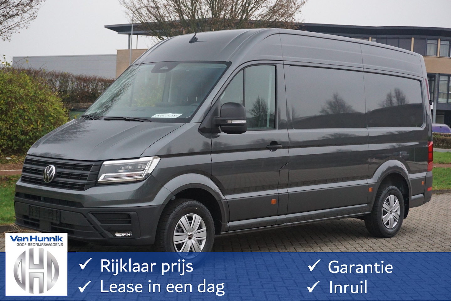 Volkswagen Crafter - 35 2.0 177 L3H3 AUT Facelift 13" Navi, Camera, Gev. Stoel, LED!! NR. 729 - AutoWereld.nl