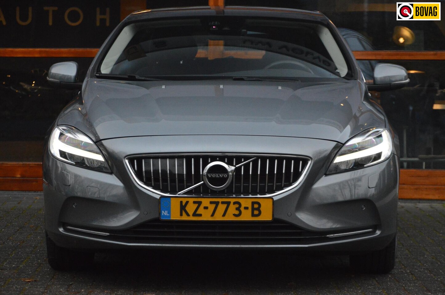 Volvo V40 - D2 Nordic+ | Adaptive Cruise | Panoramadak | OnCall | Standkachel | BLIS | Stoeverwarming - AutoWereld.nl