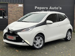 Toyota Aygo - 1.0 VVT-i x-play Camera | Airco | Stoelverw. | Lane Departure | Botswaarschuwing