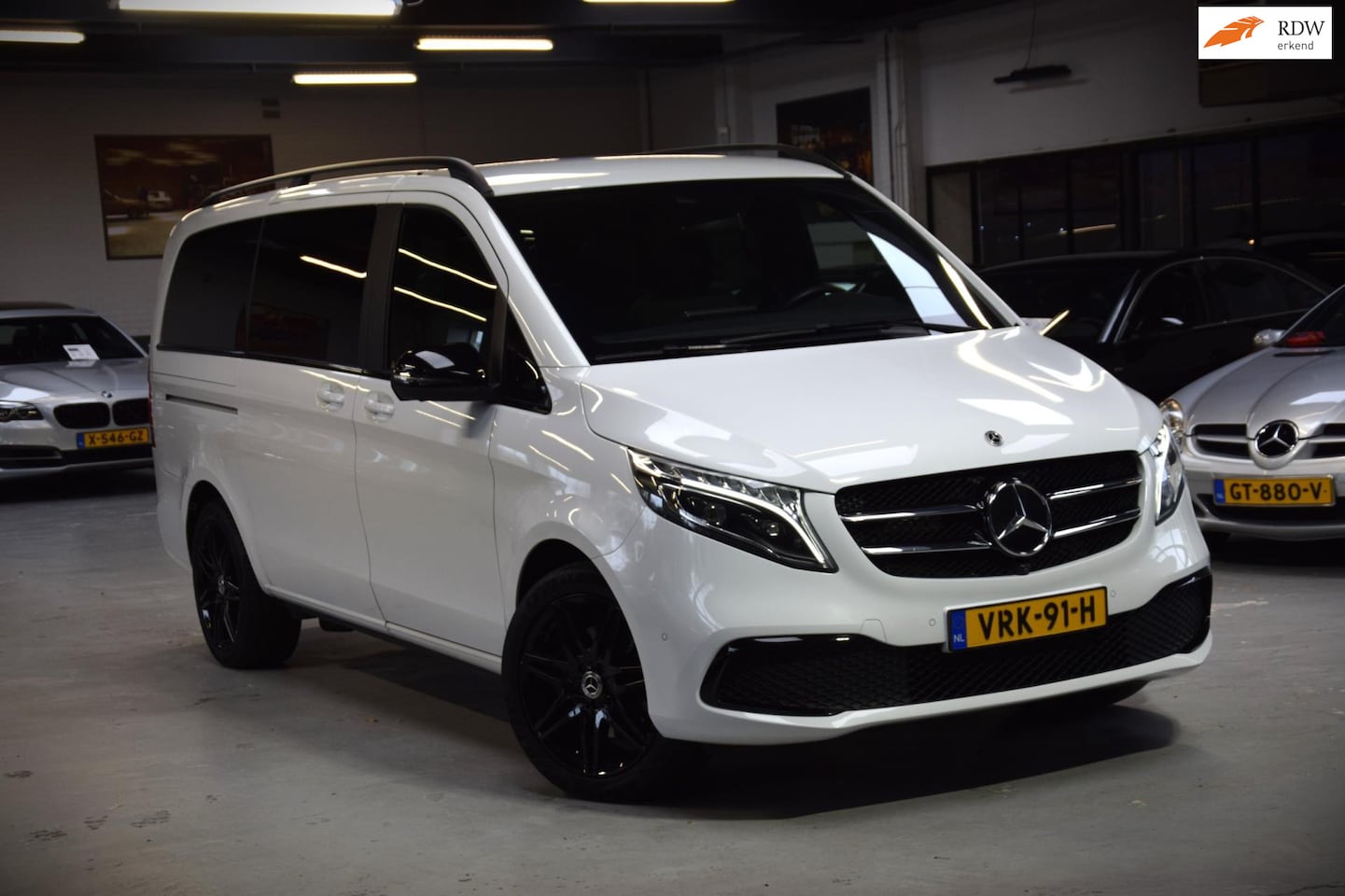 Mercedes-Benz V-klasse - 300d 4-MATIC Lang DC Exclusive Panoramadak|Leder|37000km!!| - AutoWereld.nl