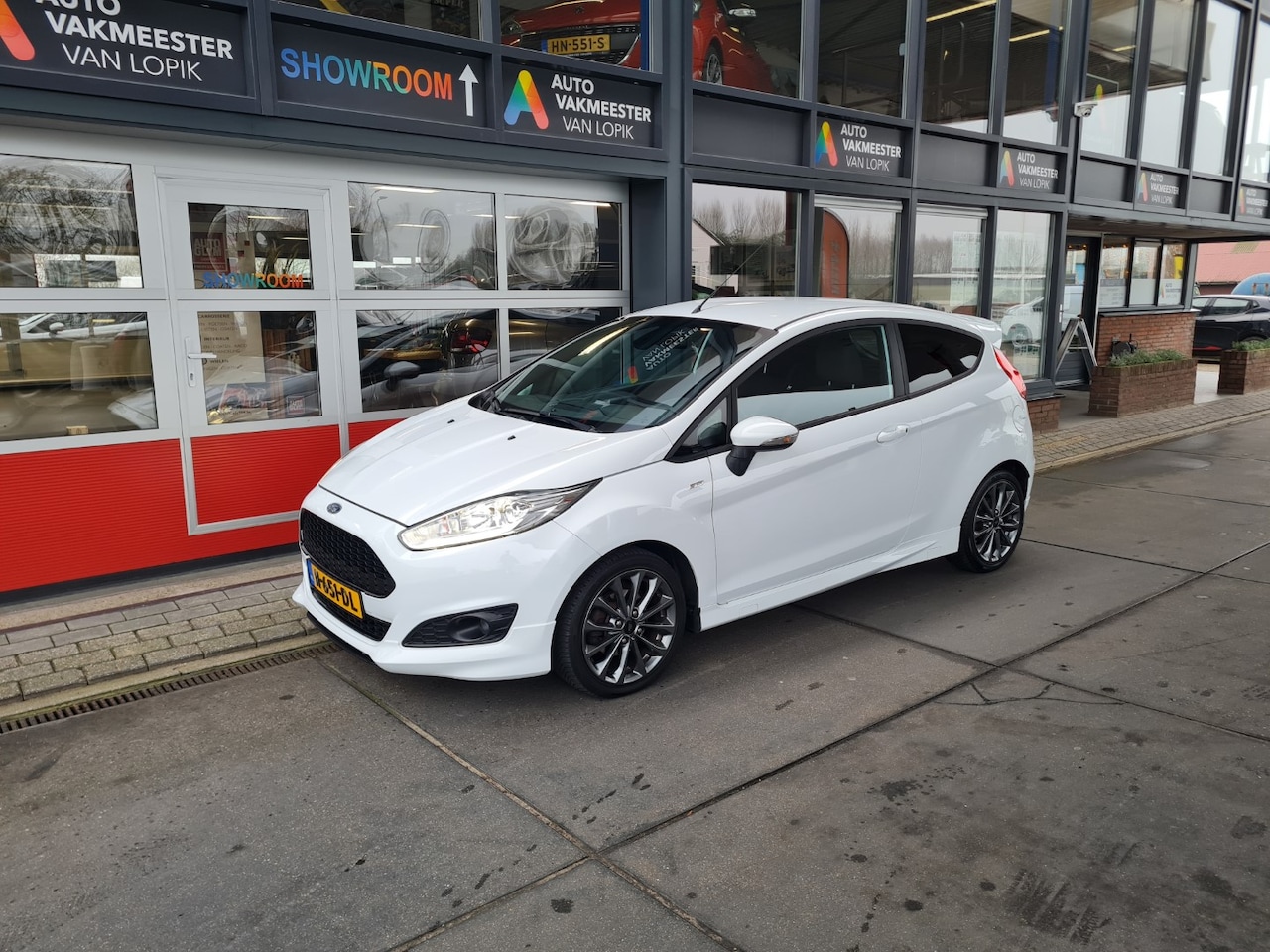 Ford Fiesta - 1.0 EcoB 125PK ST Line Stoelverw. All-in prijs prijs! - AutoWereld.nl