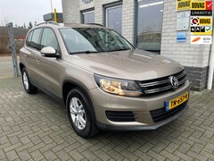 Volkswagen Tiguan - 1.4 TSI Sport&Style R-line Edition / Trekhaak zwenkbaar / Schuif- kanteldak / Telefoon / N