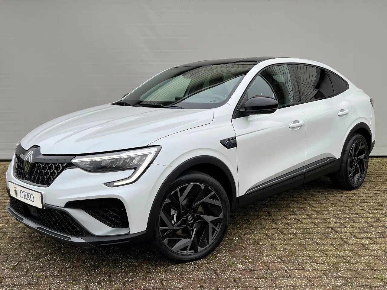 Renault Arkana - 1.6 E-Tech hybrid 145pk Esprit Alpine, Wit met zwart dak, Trekhaak - AutoWereld.nl