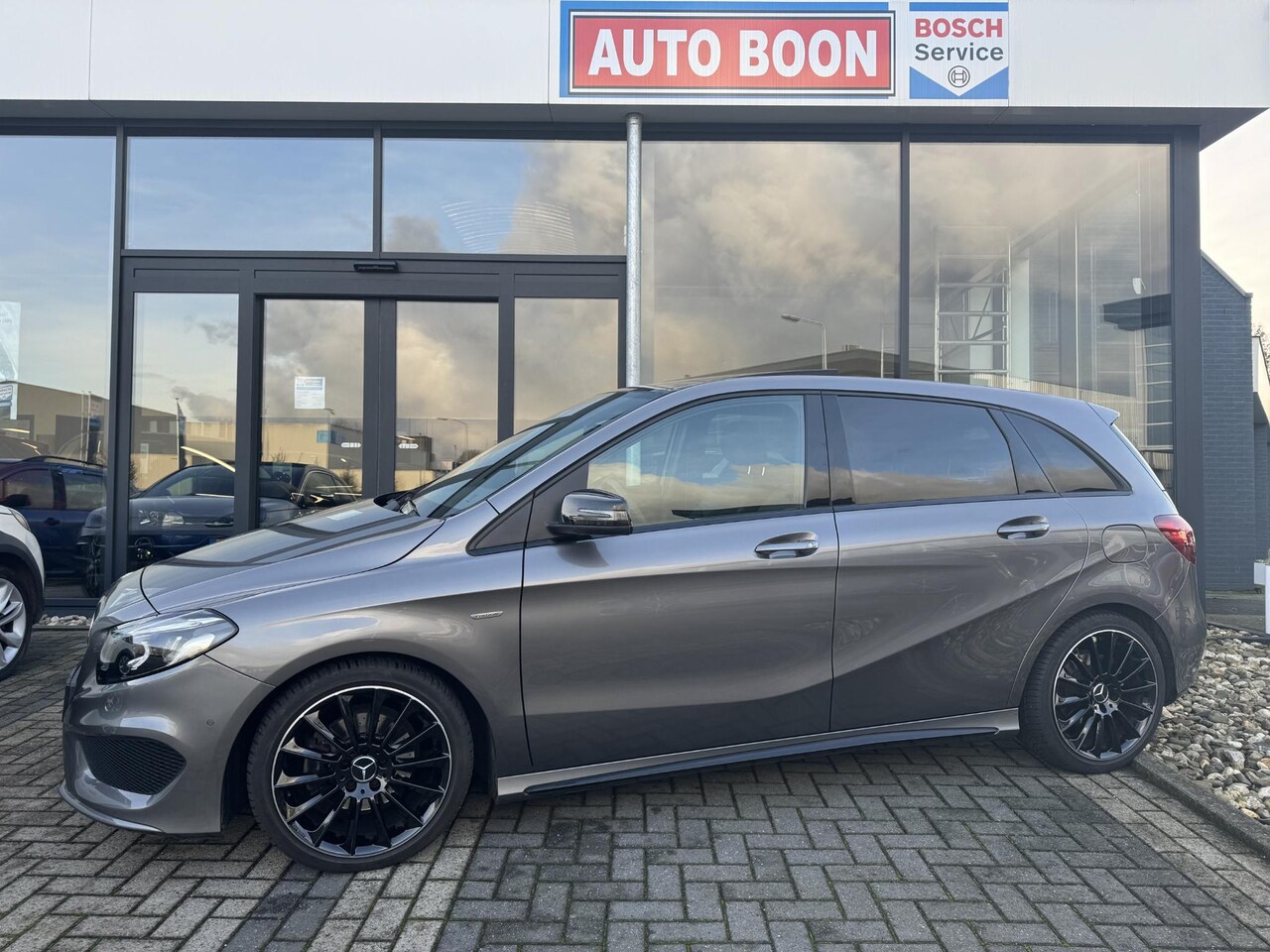 Mercedes-Benz B-klasse - 122PK AUTOMAAT AMG + NIGHT : APPC./NAVI/P.CAM/PANO /LED/P.ASS - NL AUTO - KM=NAP - - AutoWereld.nl