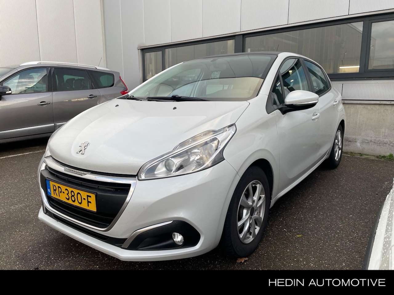 Peugeot 208 - 1.2 PureTech Blue Lion Nav, Airco, trekhaak - AutoWereld.nl