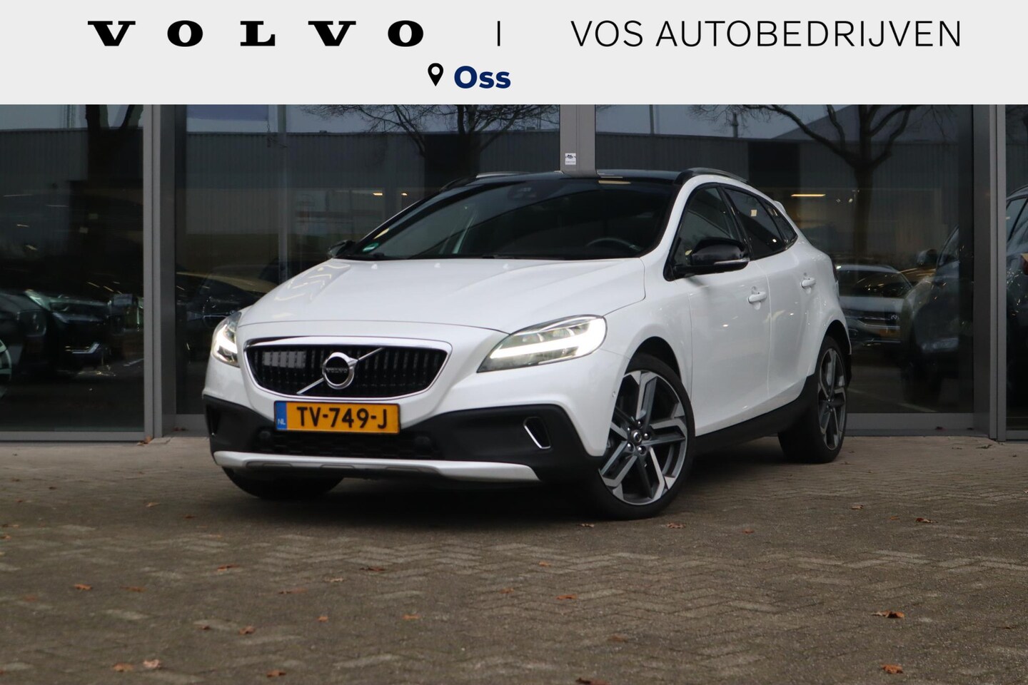 Volvo V40 Cross Country - 1.5 T3 Polar+ Luxury | Vos geleverd & onderhouden | 1e eigenaar | Adaptive Cruise | Trekha - AutoWereld.nl