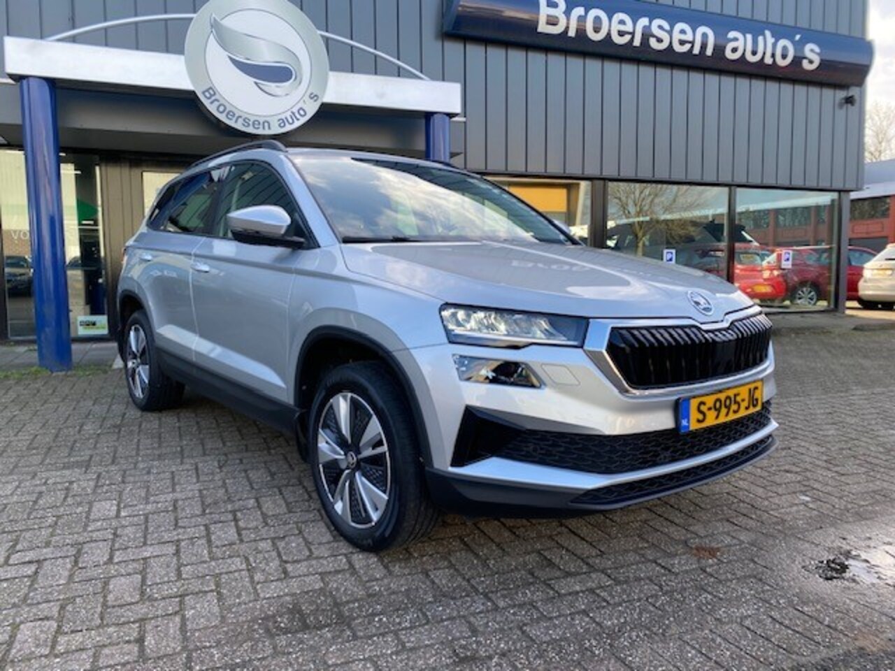 Skoda Karoq - 1.5 TSI 150pk DSG-7 Business Edition met Stuur-Stoelverwarming en Camera - AutoWereld.nl