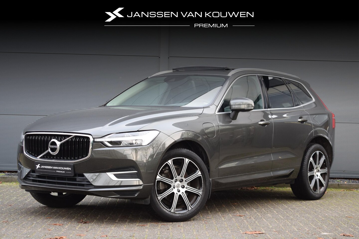 Volvo XC60 - 2.0 T8 Twin Engine AWD Momentum Pro / Pano / Leder / Stoelverwarming - AutoWereld.nl