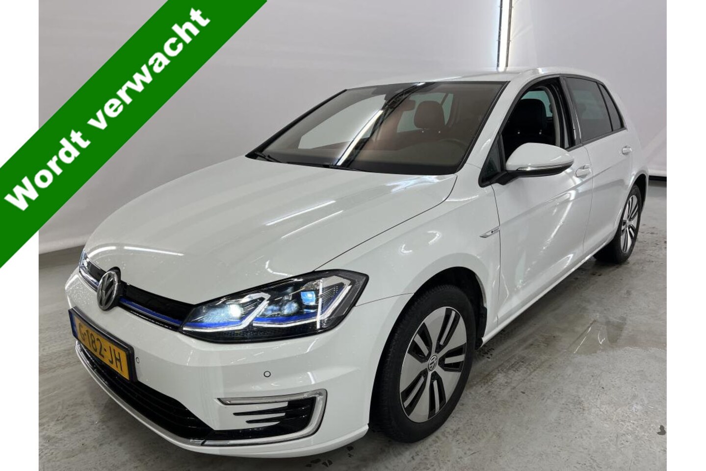 Volkswagen e-Golf - e-Golf NL AUTO | VIRTUAL COCKPIT | LEDER | CAMERA | STOELVERW | - AutoWereld.nl