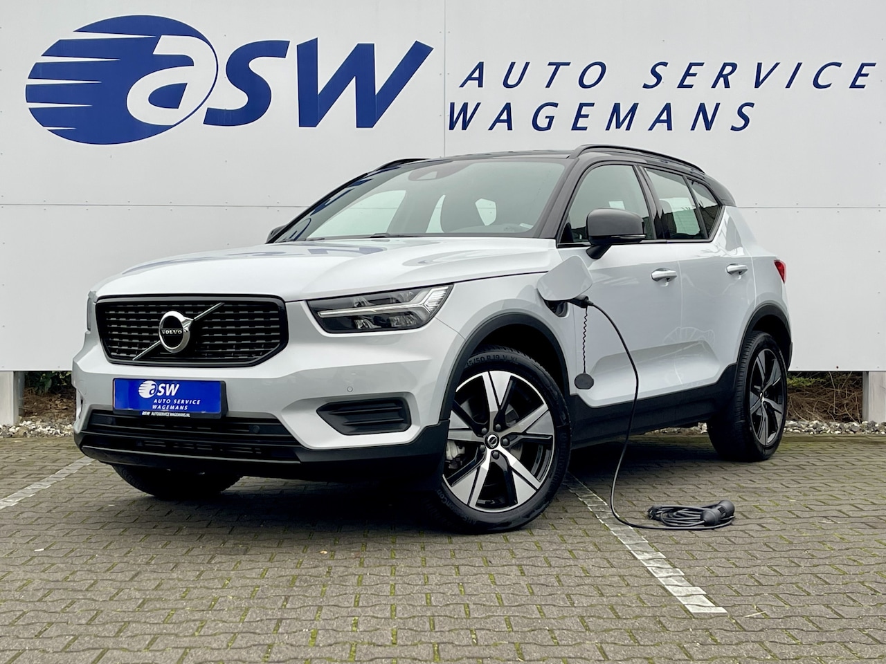 Volvo XC40 - 1.5 T4 Recharge R-Design | Trekhaak | CarPlay | Camera | LED | DAB+ | 19 inch - AutoWereld.nl