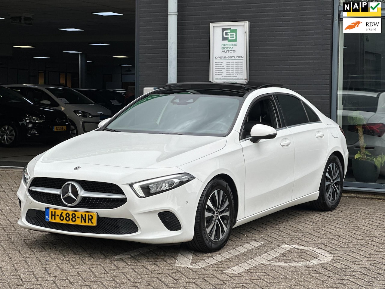 Mercedes-Benz A-klasse - 180 Business Solution/CAMERA/PANO-DAK/XENON/NL-AUTO NAP!! - AutoWereld.nl