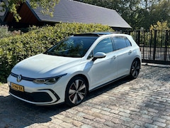 Volkswagen Golf - 1.4 eHybrid GTE 245 PK Pano, Head-up, keyless entry, BOM VOL Showroomstaat