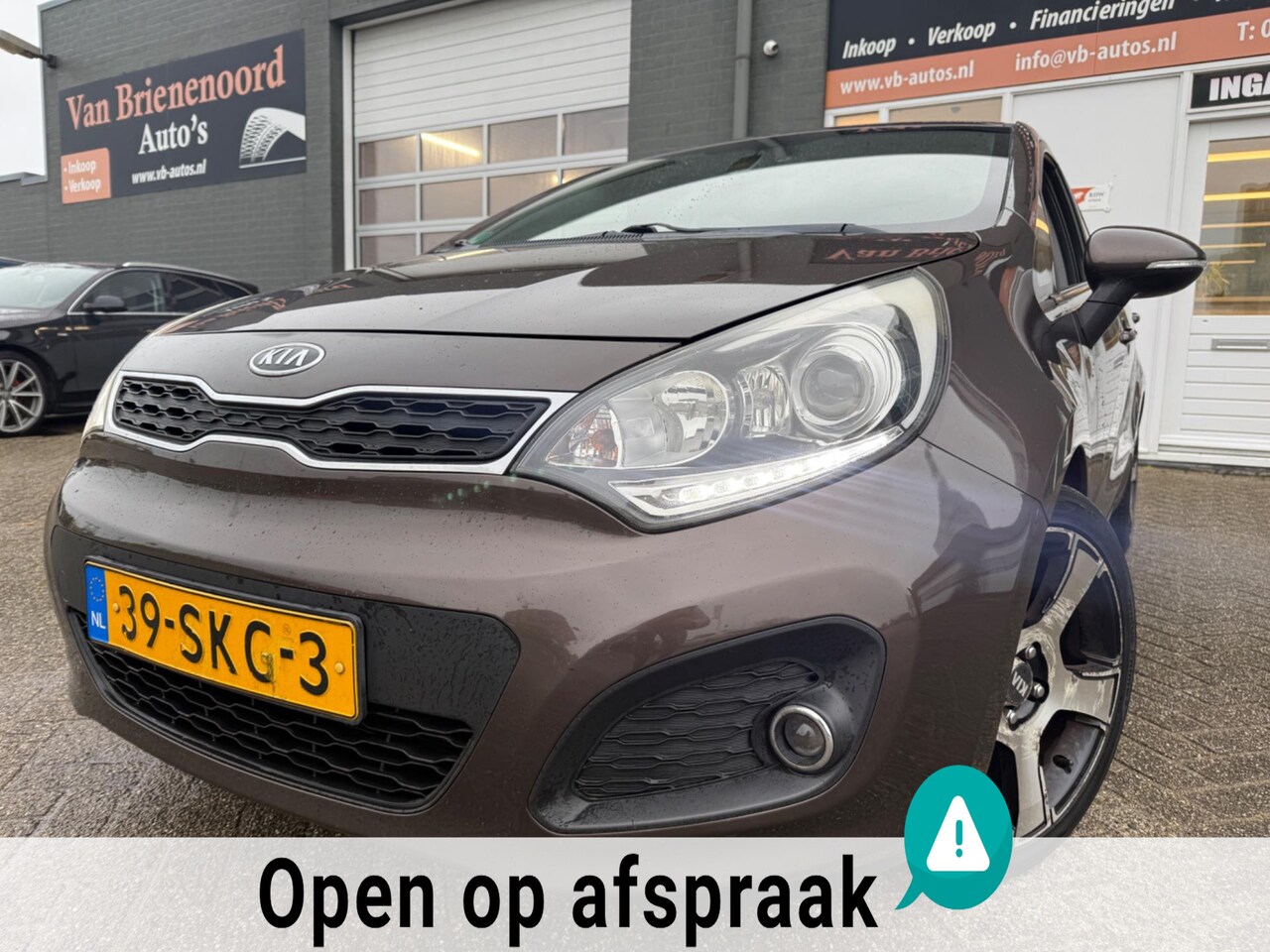 Kia Rio - 1.2 CVVT Super Pack 5 drs met trekhaak en parkeersensoren en bluetooth telefoon airco - AutoWereld.nl