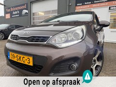 Kia Rio - 1.2 CVVT Super Pack 5 drs met trekhaak en parkeersensoren en bluetooth telefoon airco