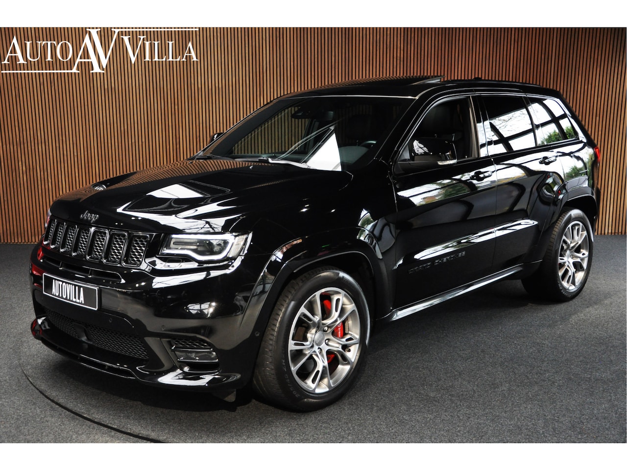 Jeep Grand Cherokee - 6.4 Hemi SRT-design Pack Panorama Carbon Camera Harman Kardon Carplay Stuurverwarming - AutoWereld.nl