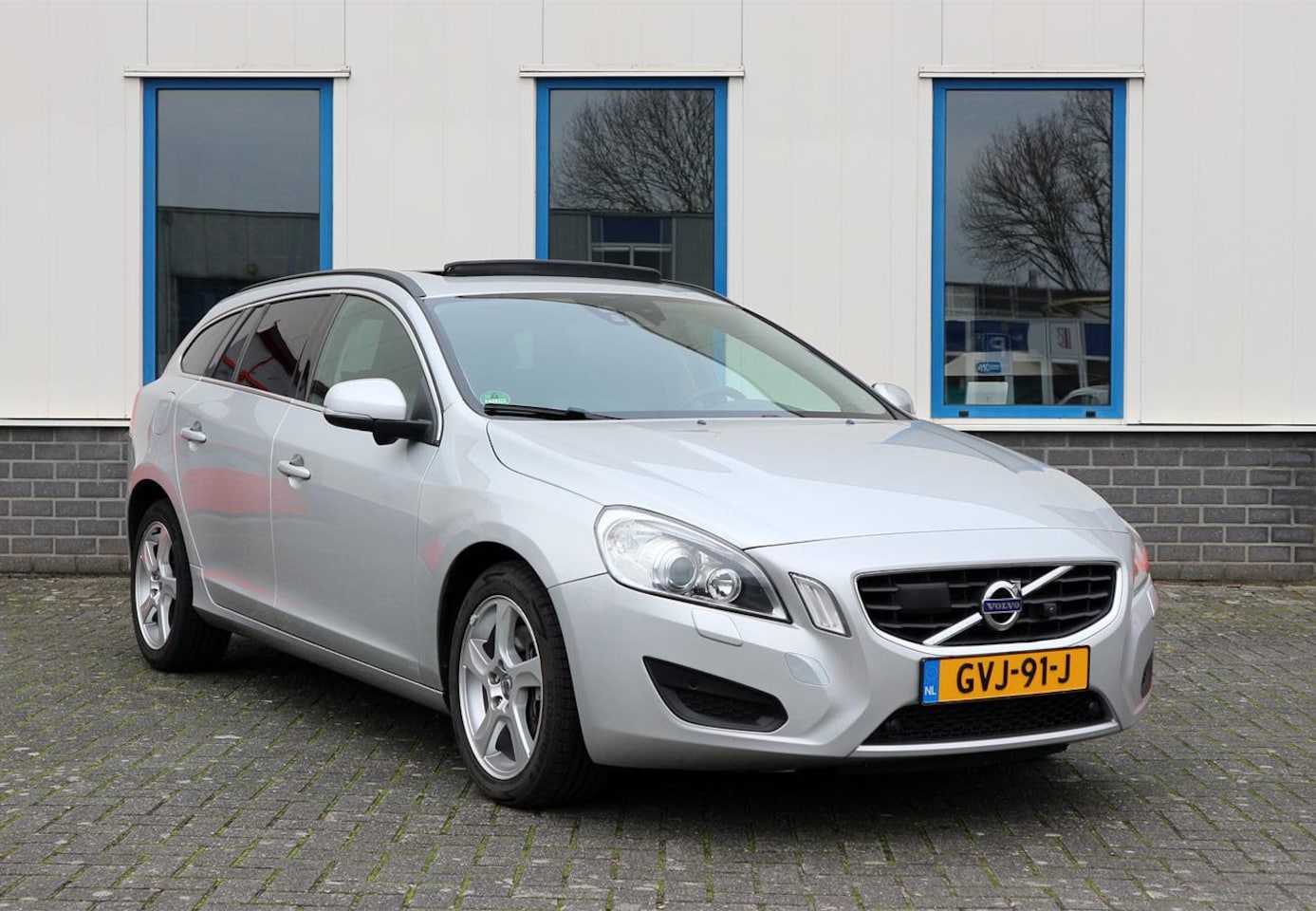 Volvo V60 - 2.0T Summum Schuifdak ACC CAM Vol - AutoWereld.nl