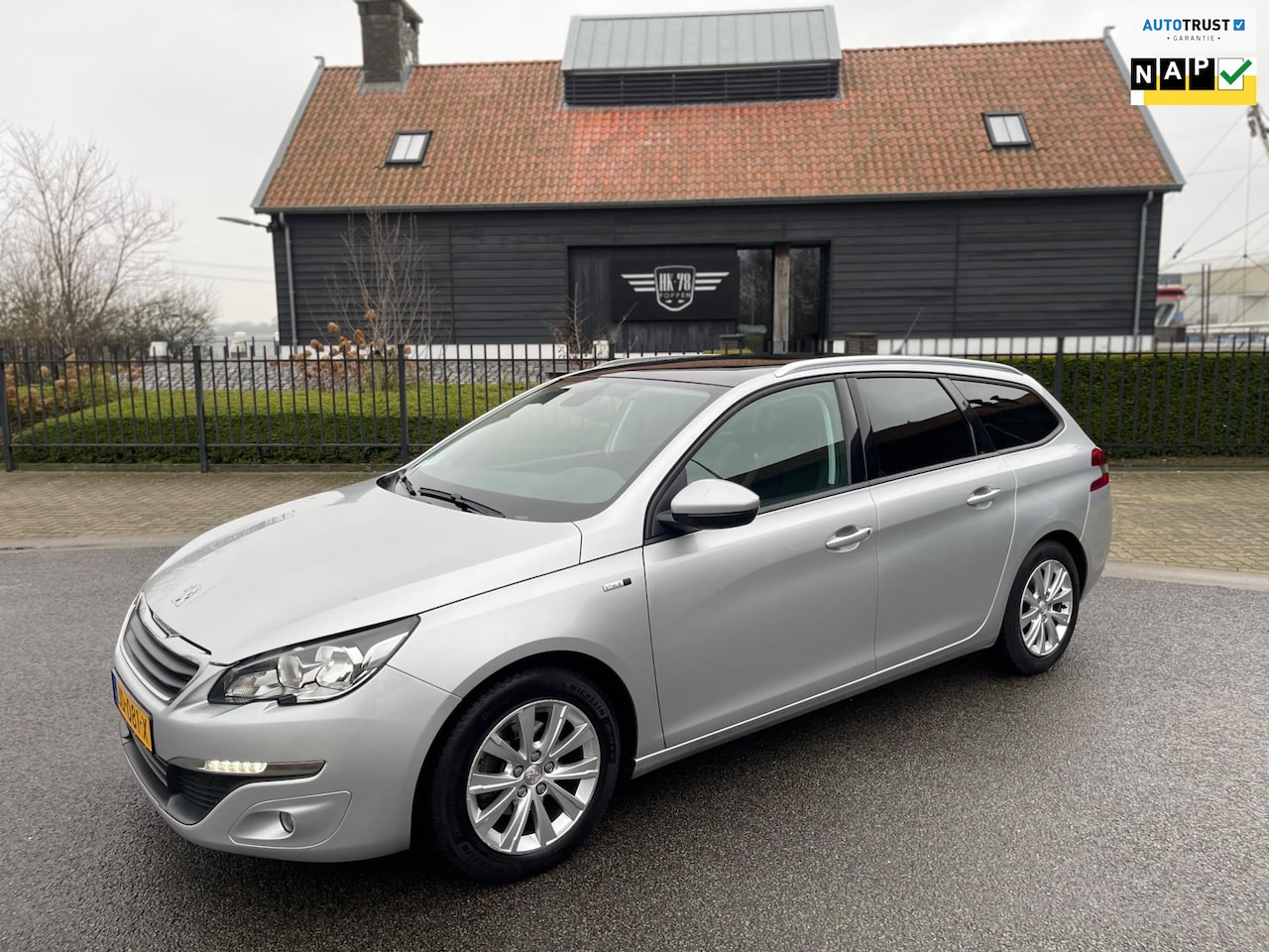 Peugeot 308 SW - 1.2 PureTech Style Panoramadak Navigatie Pdc Lm Velgen - AutoWereld.nl