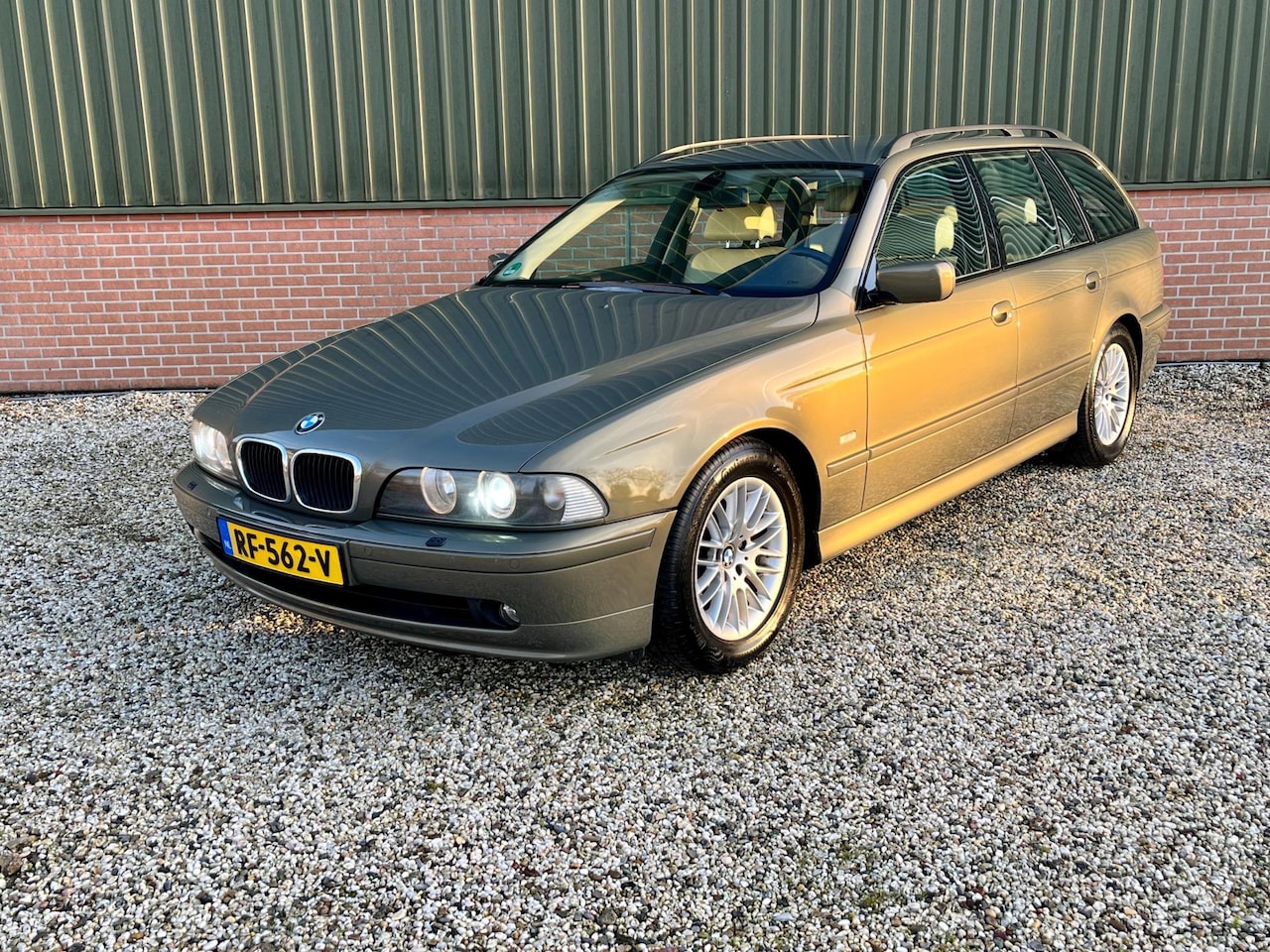 BMW 5-serie Touring - 520i Lifestyle Edition Individual - AutoWereld.nl