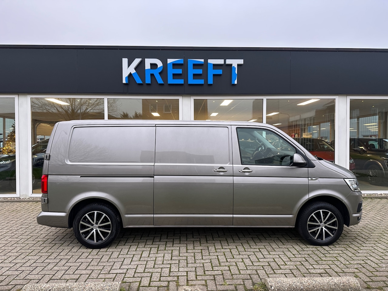 Volkswagen Transporter - 2.0 TDI L2H1 Comfortline Plus Automaat - AutoWereld.nl