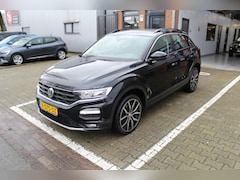 Volkswagen T-Roc - 1.5 TSI Style Automaat - trekhaak 18 inch, Sportvelgen- Trekhaak