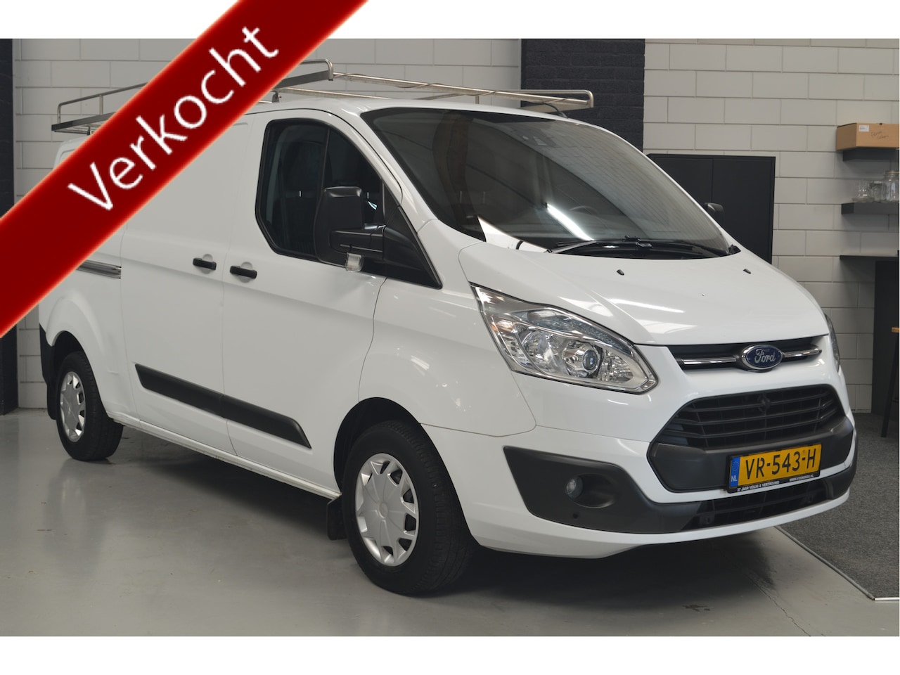 Ford Transit Custom - 290 2.2 TDCI L2H1 Trend // 82.000 km // AIRCO // NAVI // CRUISE // PDC // LANE ASSIST // T - AutoWereld.nl