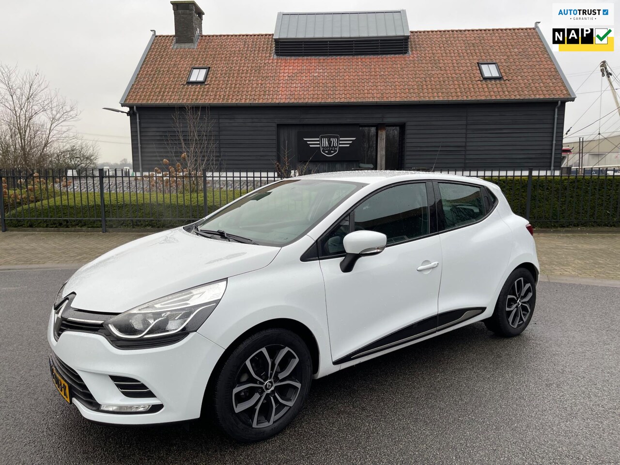 Renault Clio - 0.9 TCe Zen Navigatie Pdc Lm Velgen Trekhaak - AutoWereld.nl