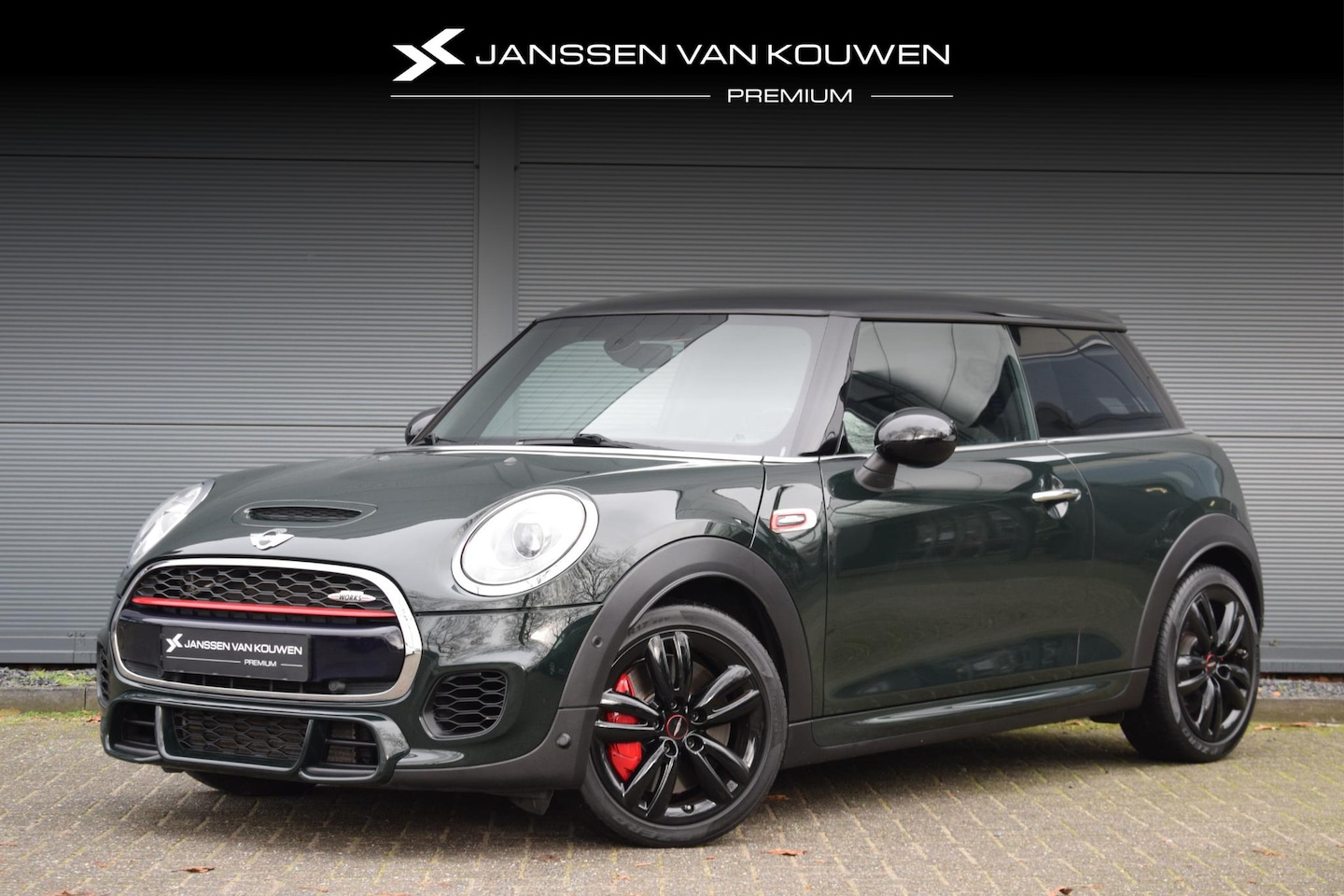 MINI John Cooper Works - Mini 2.0 231 pk Automaat / Navi / Rebel Green - AutoWereld.nl