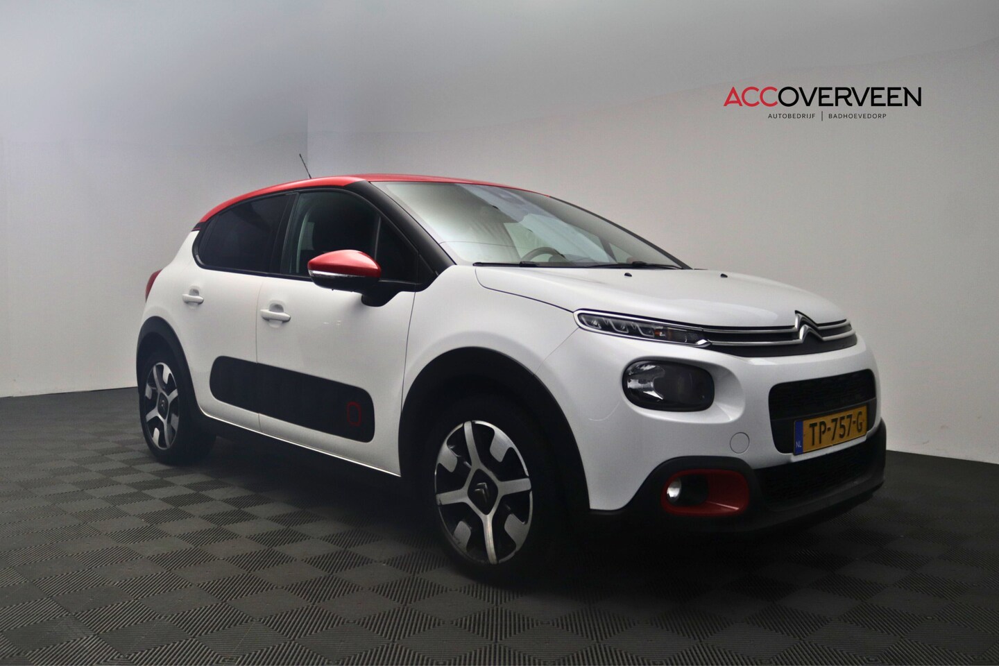 Citroën C3 - 1.2 PureTech S&S Shine 1E EIGENAAR NAVI PARKEERSENSOREN - AutoWereld.nl