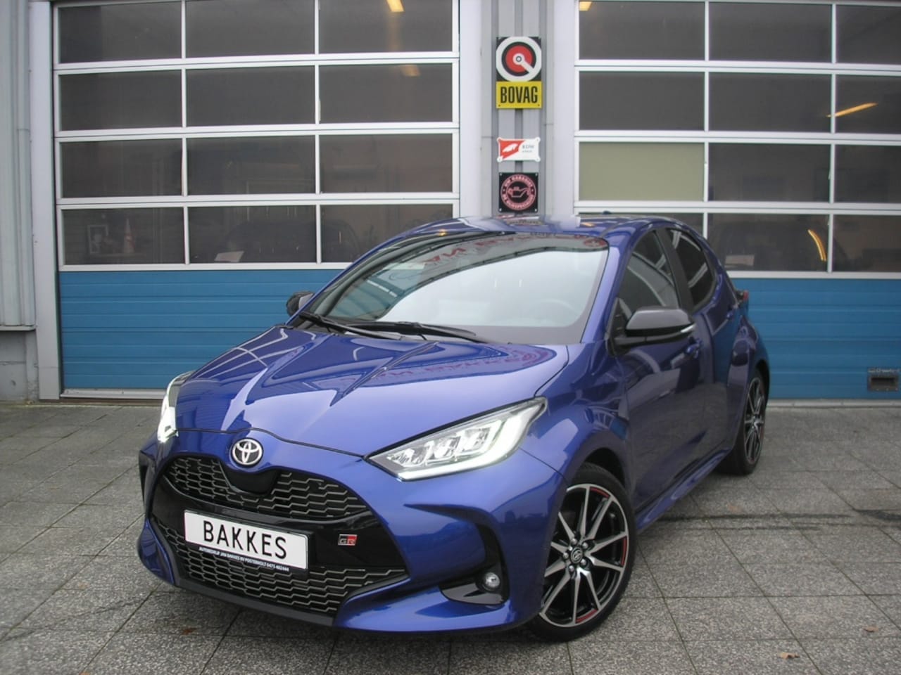 Toyota Yaris - 1.5 Hybride GR Sport/7.190 km/cobalt blue metallic - AutoWereld.nl