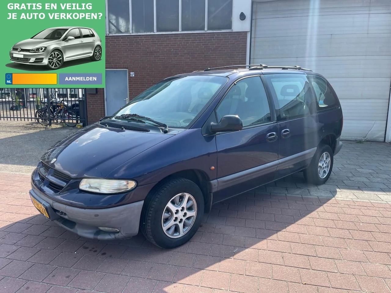 Chrysler Voyager - 3.3i Automaat V6 LE Invalide Auto - AutoWereld.nl