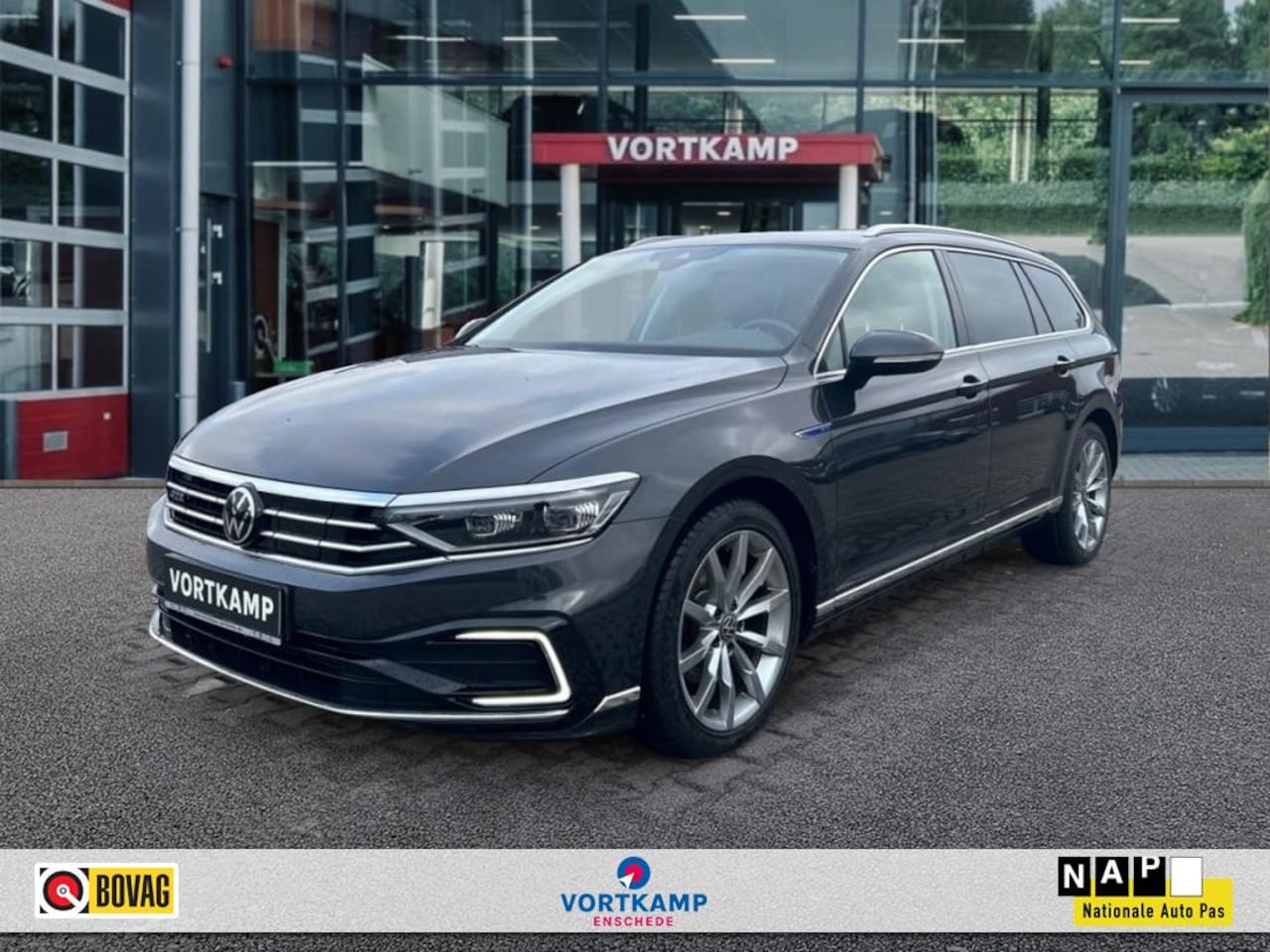 Volkswagen Passat Variant - 1.4 TSI DSG GTE PANO-DAK/CAMERA/TREKHAAK/NAVI/ACC/STOELVERW - AutoWereld.nl