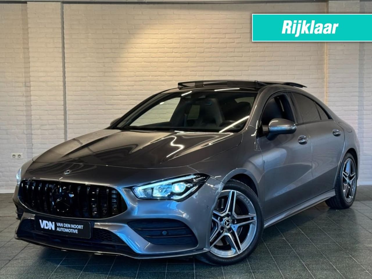 Mercedes-Benz CLA-Klasse - 220 Premium AMG Night Pano Sfeerv Widescreen Camera 18'' - AutoWereld.nl