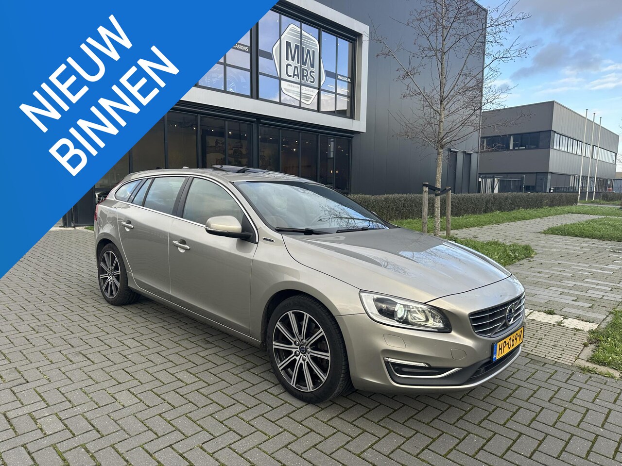 Volvo V60 - 2.4 D6 Twin Engine Summum 2.4 D6 Twin Engine Summum - AutoWereld.nl