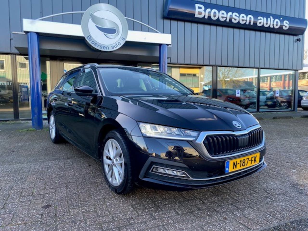 Skoda Octavia Combi - 1.0 TSI MHEV 110pk DSG Business Edition met Trekhaak, Smartlink en Camera - AutoWereld.nl