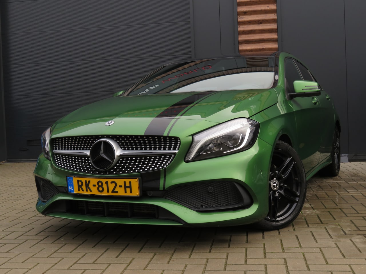 Mercedes-Benz A-klasse - 160 AMG-Line 6-BAK Airco Cr-Control CarPlay Panoramadak 175PK - AutoWereld.nl