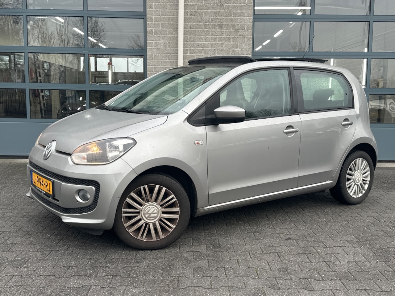 Volkswagen Up! - 1.0 high up! | SCHUIFDAK | STOELVERWARMING | - AutoWereld.nl