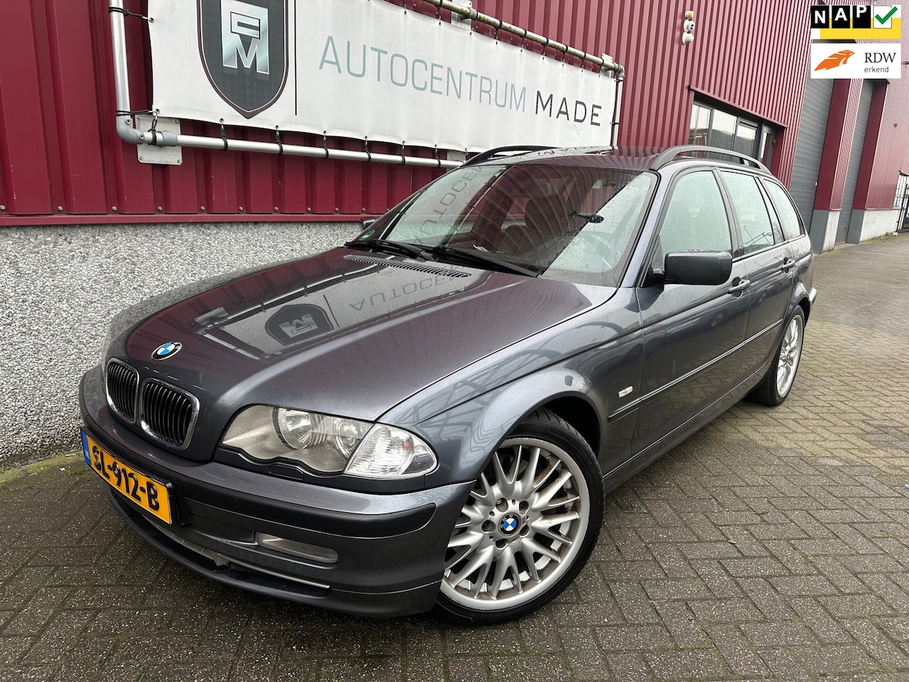 BMW 3-serie Touring - 330i Executive // Automaat // Leer // Schuif.dak // Xenon - AutoWereld.nl