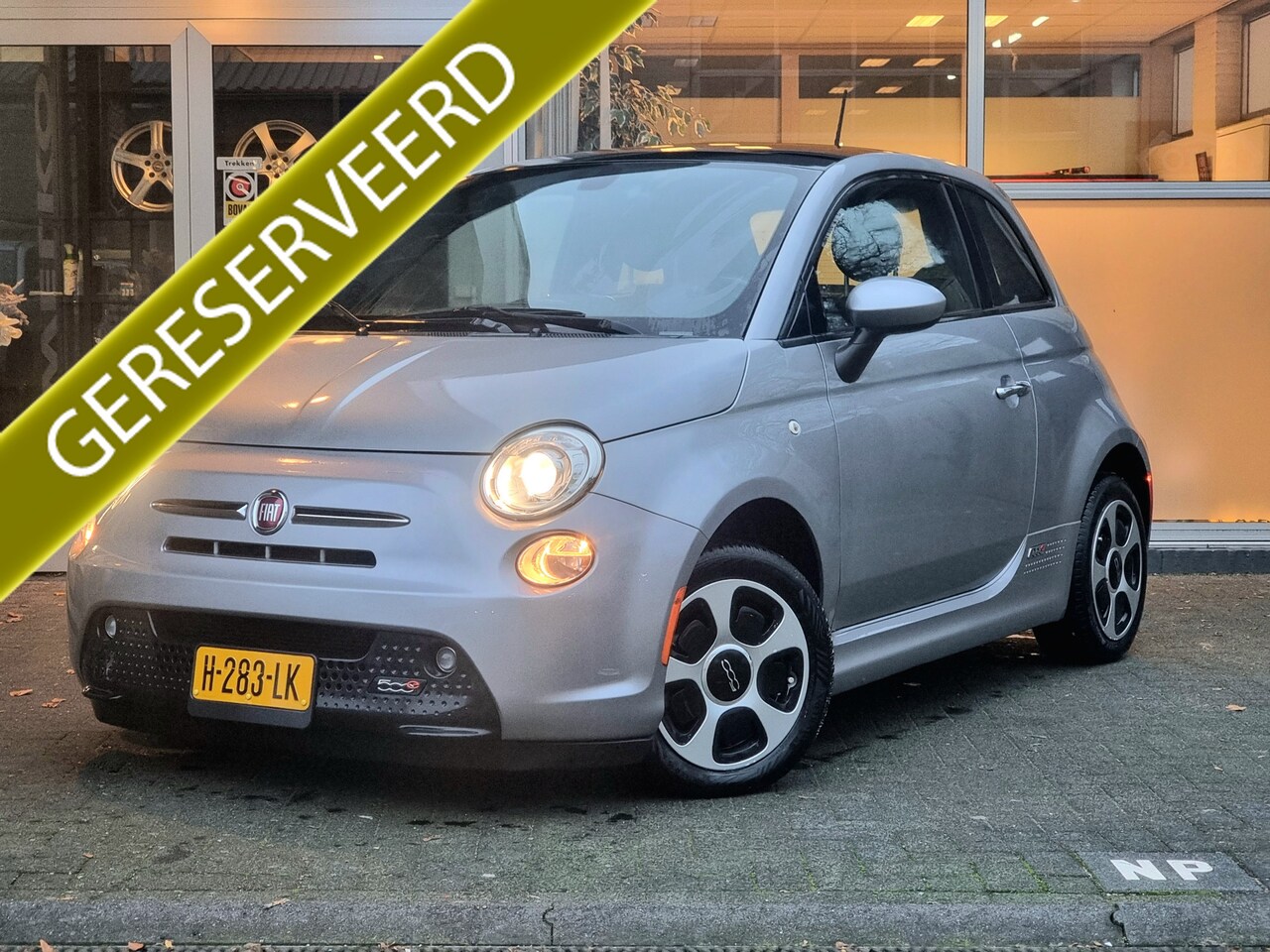 Fiat 500e - 24kwh €2000 SUBSIDIE / ELECTRISCH / STOELVERWARMING / PANODAK - AutoWereld.nl