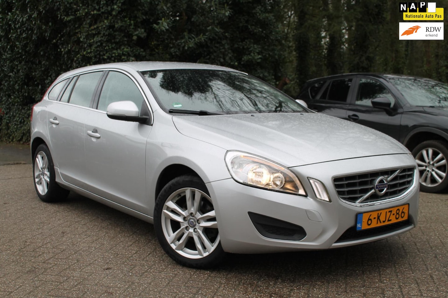 Volvo V60 - 1.6 T3 Momentum 1.6 T3 Momentum, Automaat, Airco, Navi, Nap. - AutoWereld.nl