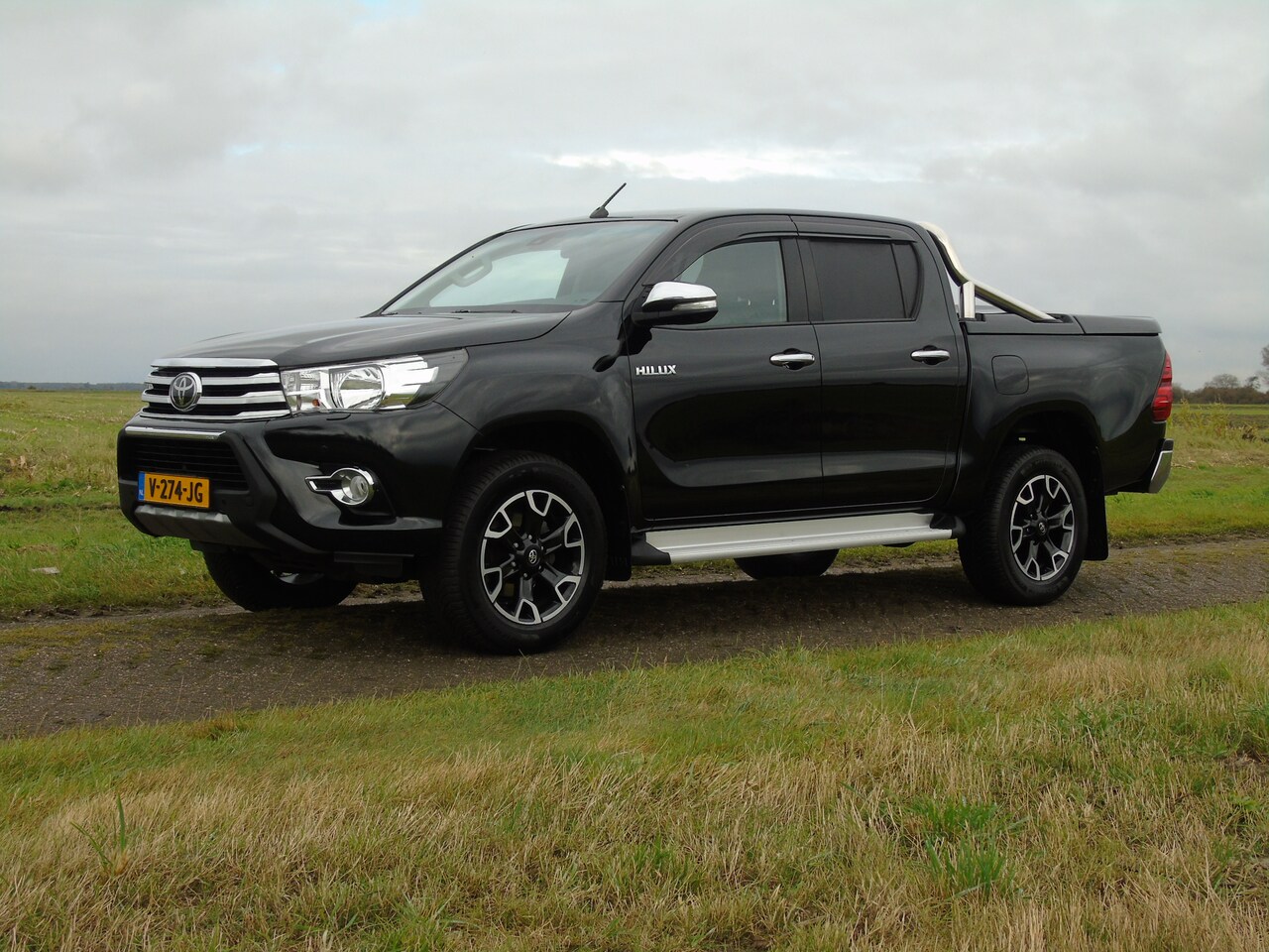 Toyota HiLux - 2.4 D-4D-F Double Cab Professional "Black Platinum" - AutoWereld.nl