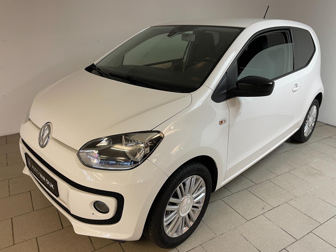 Volkswagen Up! - 1.0 up! Cup Up 75PK AIRCO NAVI CRUISE STOELVERW PDC FENDER AUDIO PRIVACY GLAS NIEUWSTAAT - AutoWereld.nl