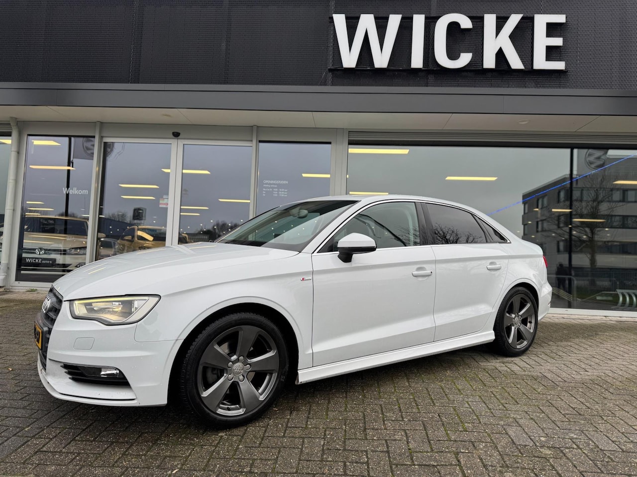 Audi A3 Limousine - 1.4 TFSI CoD Ambition Pro S Line Xenon Navi DAB+ - AutoWereld.nl