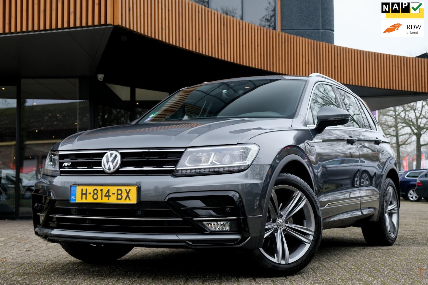 Volkswagen Tiguan - 1.5 TSI Comfortline Business/R-Line/ACC/Carplay/Lane Assist/LED/ - AutoWereld.nl