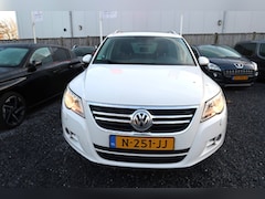 Volkswagen Tiguan - 1.4 Benzine 150 Pk 1.800 kg Trekvermogen. APK 11 / 2025. * Open Schuifdak * Hoge Zit * Tre