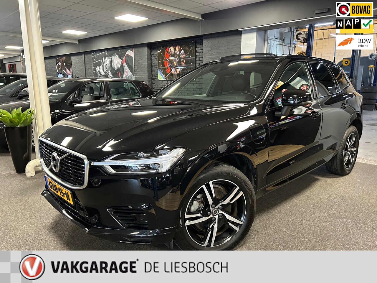 Volvo XC60 - 2.0 Recharge T8 AWD R-Design PHEV / Panorama -dak / stoel verwarming / trekhaak - AutoWereld.nl