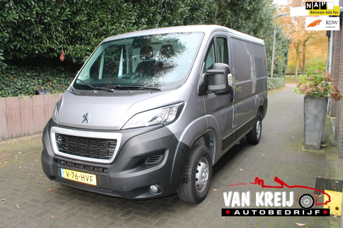 Peugeot Boxer - 333 2.2 BlueHDi 140 L1H2 Asphalt 333 2.2 BlueHDi 140 L1H2 Asphalt, Airco, Navi, Cruise. - AutoWereld.nl