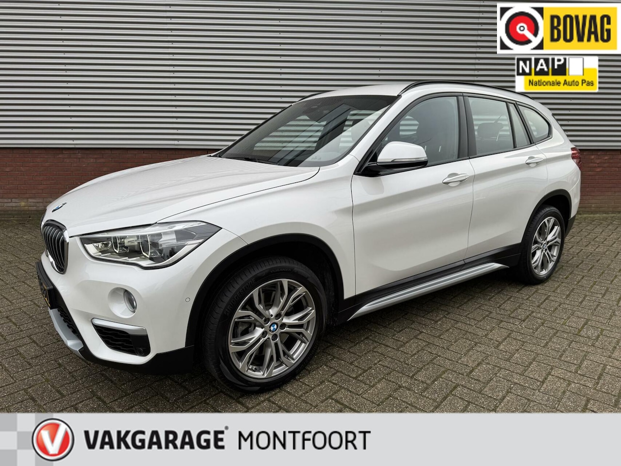 BMW X1 - sDrive20i Orange Edition III|Automaat|Leder|Camera|Head-Up|Carplay|Stoelverwarming|Trekhaa - AutoWereld.nl