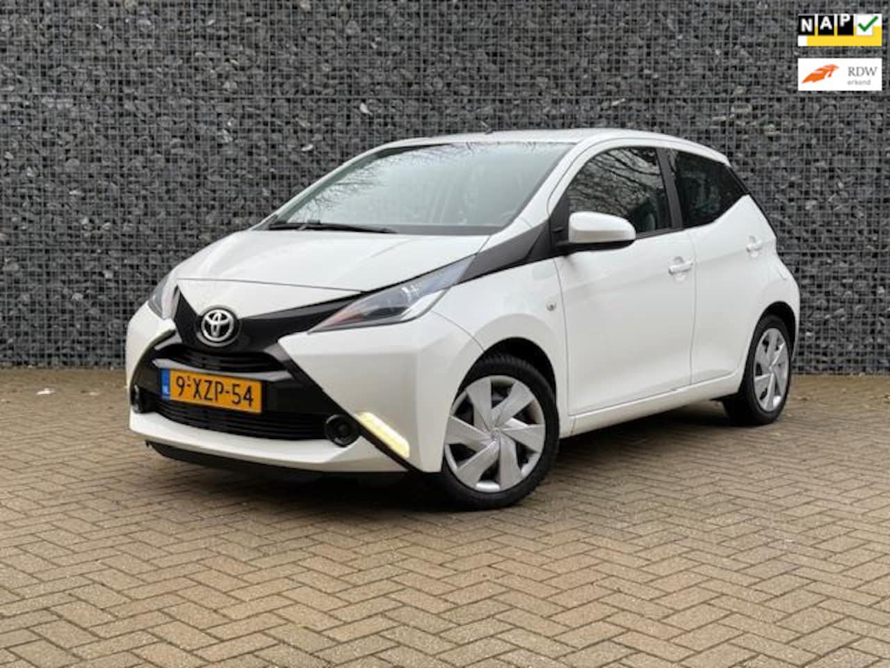 Toyota Aygo - 1.0 VVT-i x-play 1.0 VVT-i x-play - AutoWereld.nl