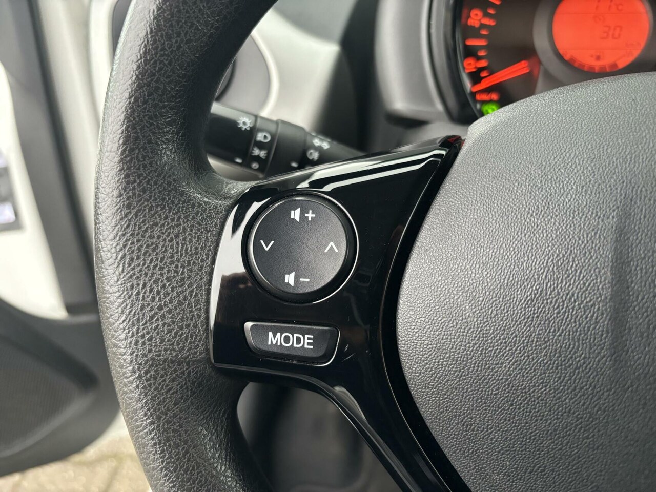 Citroën C1 - 1.0 e-VTi Feel Airco/ Bluetooth/ Cruise Control!!