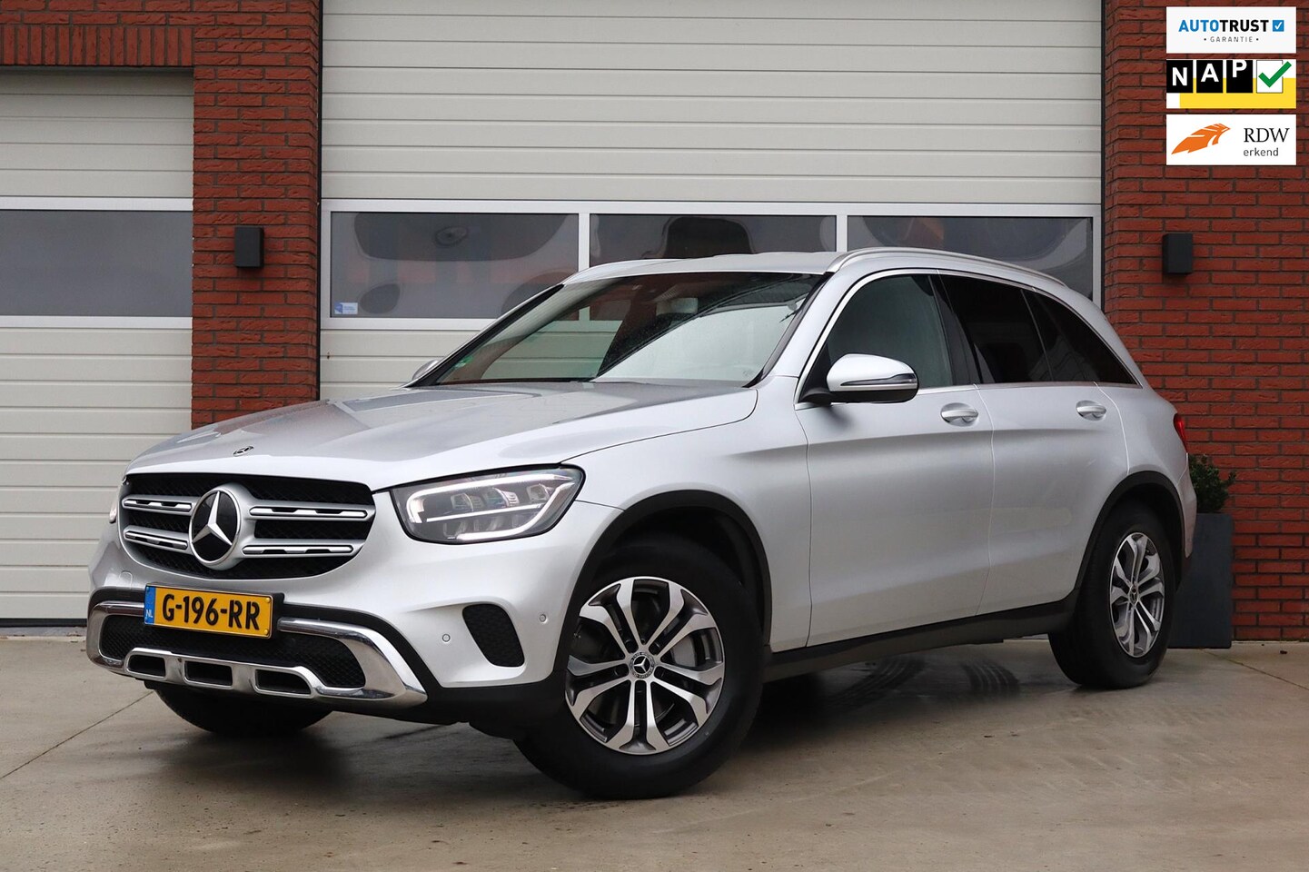 Mercedes-Benz GLC-klasse - 200 Business Solution Limited - Virtual Cockpit - Afneembare trekhaak - 1e eigenaar - BTW - AutoWereld.nl